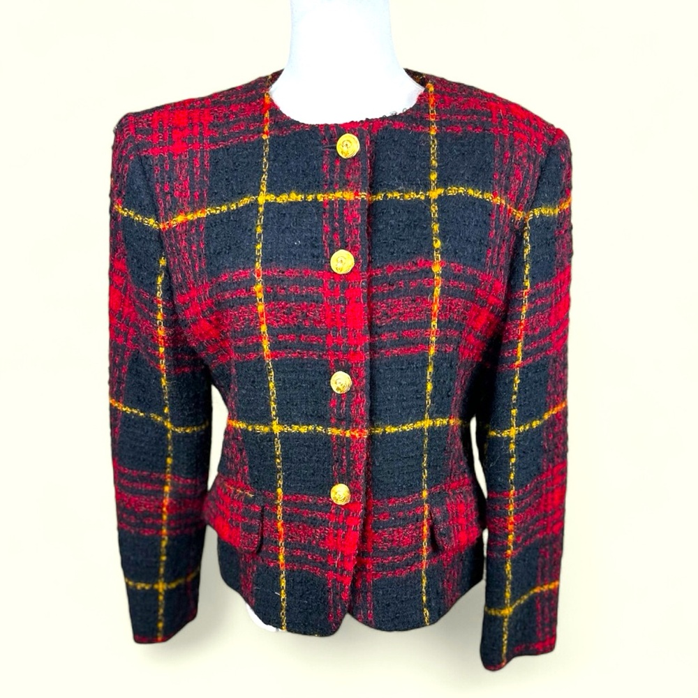 Jones of New York size 12 vintage plaid wool blend fitted jacket
Gold buttons‎
